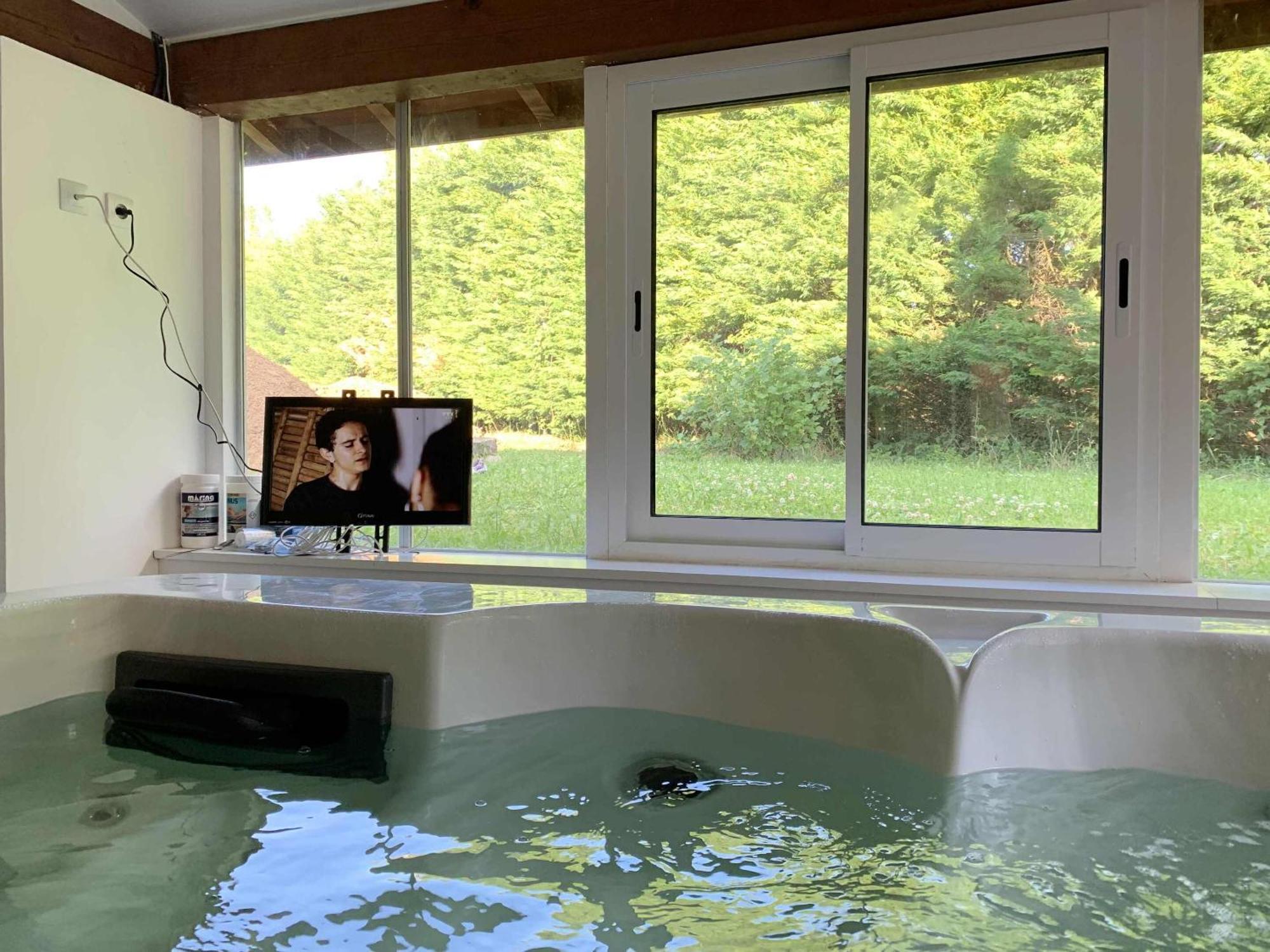 Maison Piscine Et Jacuzzi Saint-Germain-des-Fosses Bagian luar foto